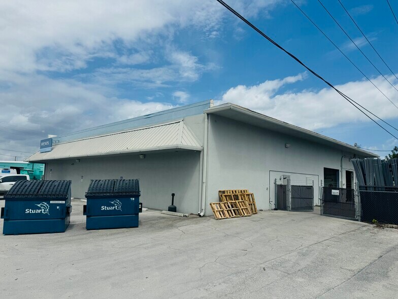 More Photos Of 1251 SE Dixie Cutoff Rd, Stuart Warehouse For Sale
