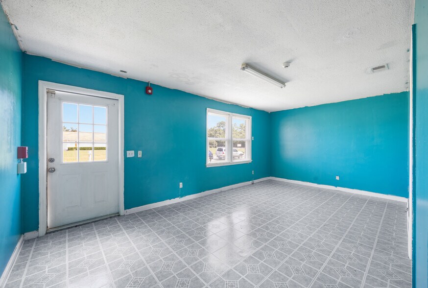 More Photos Of 109 Lisa Dr, Lexington Daycare Center For Sale