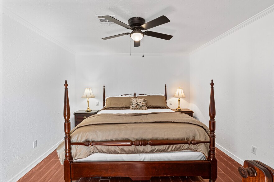 More Photos Of 410 W Harrison Ave, Guthrie Freestanding For Sale