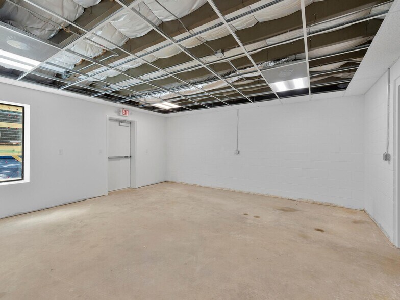 More Photos Of 93 Thompson St, Asheville Manufacturing For Lease