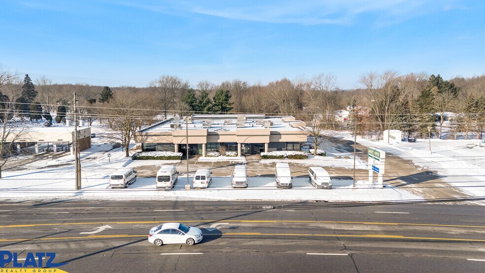 More Photos Of 3530 Belmont Ave, Youngstown Loft Creative Space For Lease