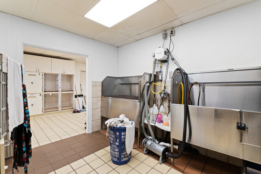 More Photos Of 2543 Babcock Rd, Green Bay Freestanding For Sale