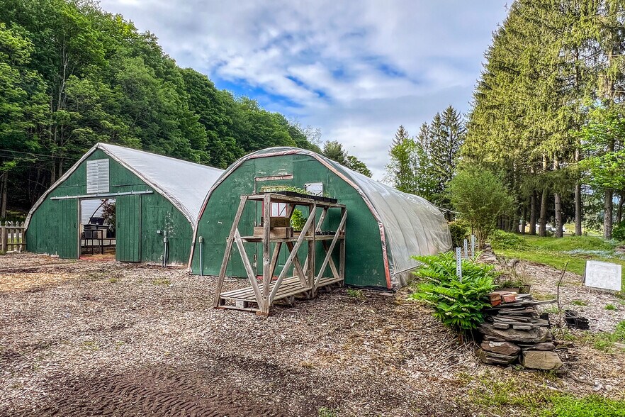 More Photos Of 265 Main St, Delhi Garden Center For Sale