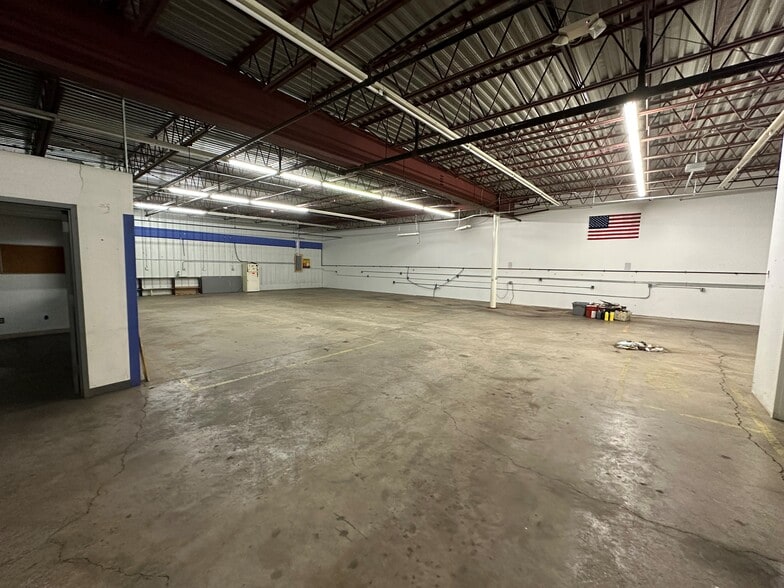 More Photos Of 350 Commerce Dr, Rochester Warehouse For Lease
