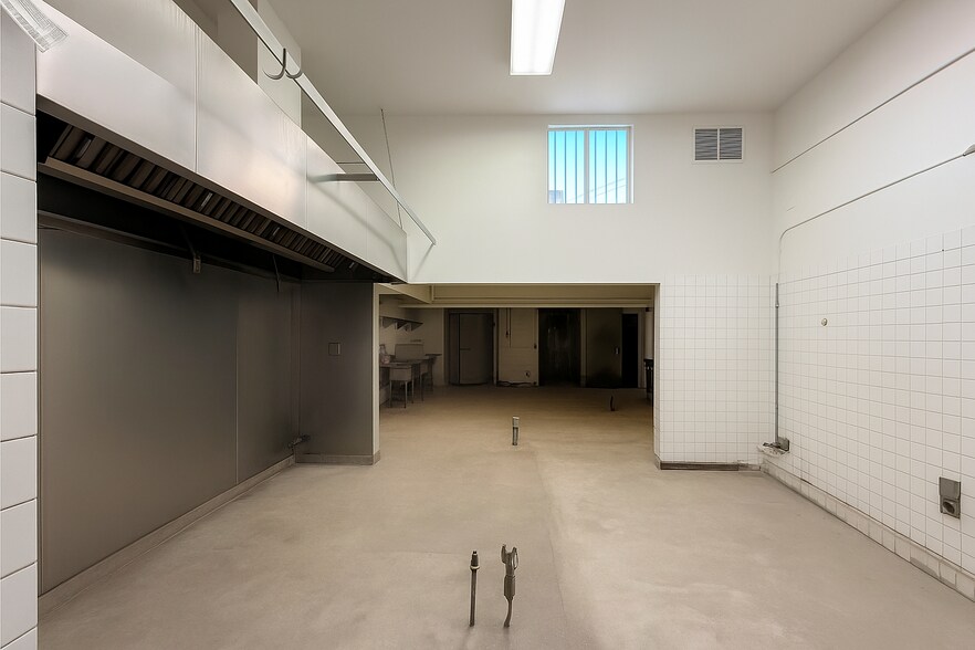 More Photos Of 11829 Wilshire Blvd, Los Angeles Storefront For Sale