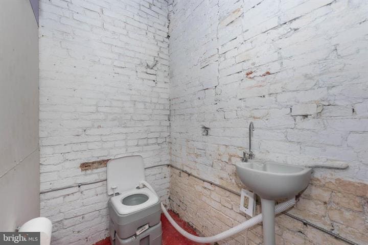 More Photos Of 625 N Streeper St, Baltimore Light Distribution For Sale