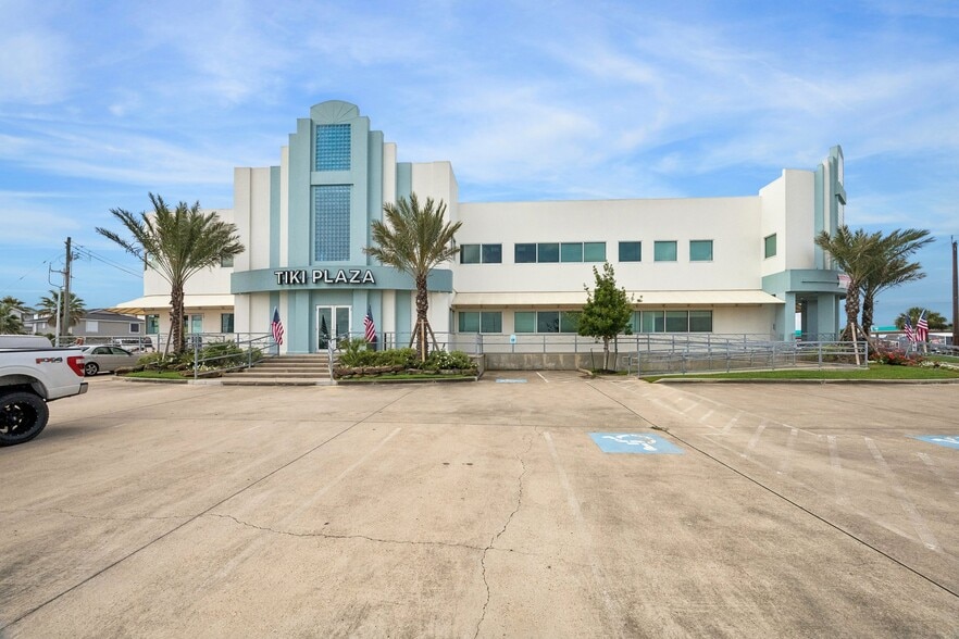 Primary Photo Of 101 Tiki Dr, Tiki Island Office Residential For Sale