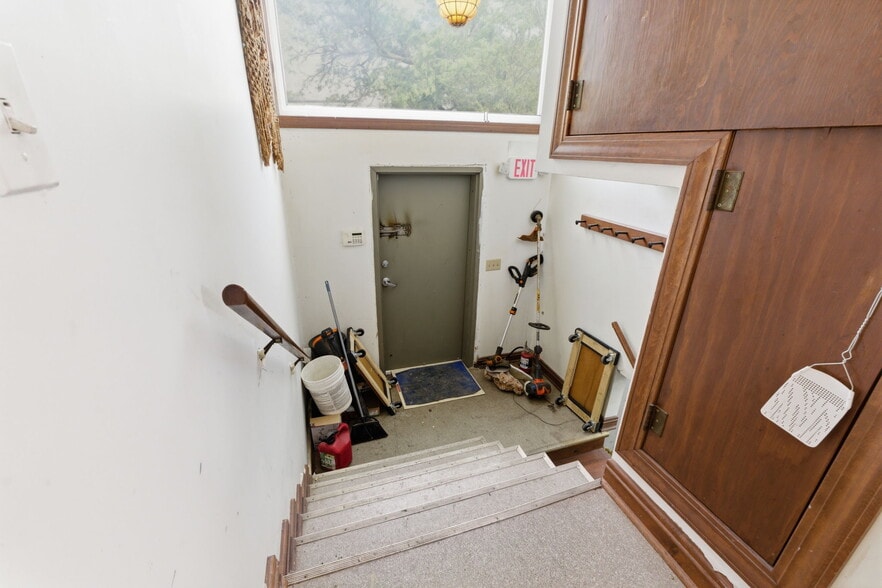 More Photos Of 2122 S Glenstone Ave, Springfield Freestanding For Sale