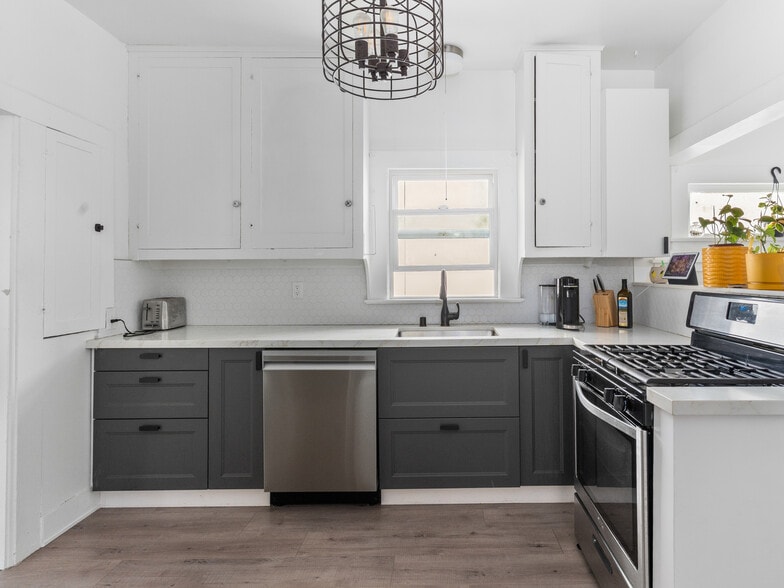 More Photos Of 424 S Pacific Coast Hwy, Redondo Beach Storefront Retail Residential For Lease