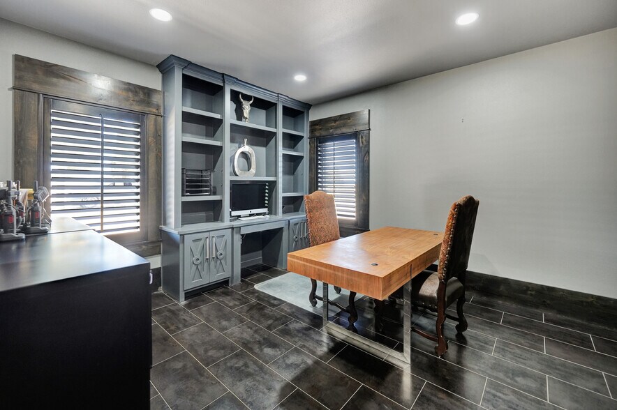 More Photos Of 9013 W County Road 160, Midland Showroom For Sale