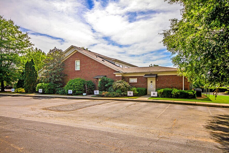More Photos Of 304 Ashby Park Ln, Greenville Medical For Lease