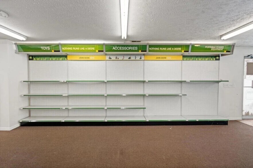 More Photos Of 9821 N US Highway 31, Ellsworth Showroom For Sale