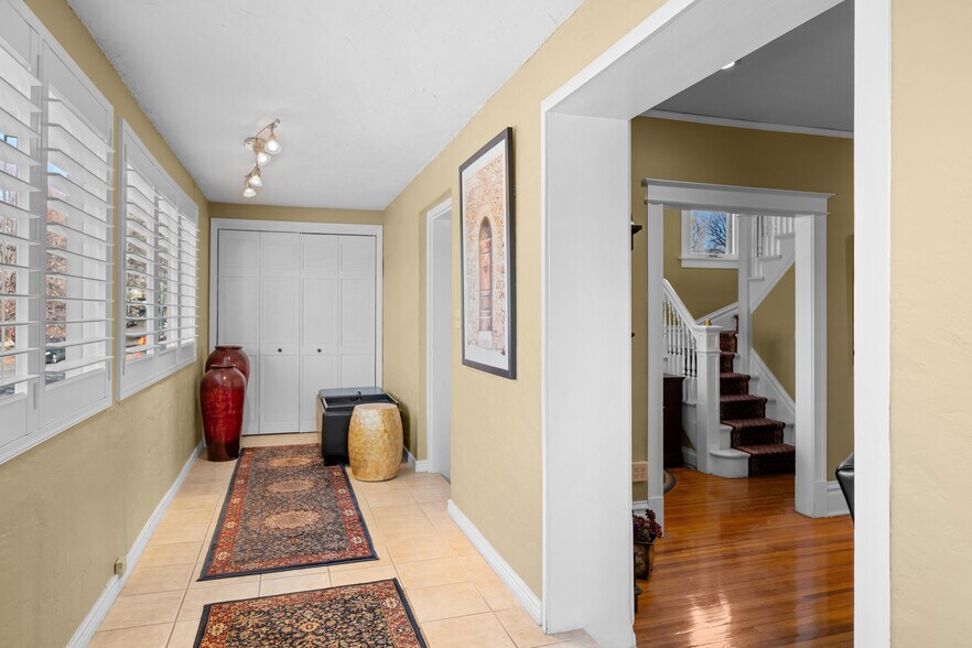 More Photos Of 562 N Ogden St, Denver Office For Sale