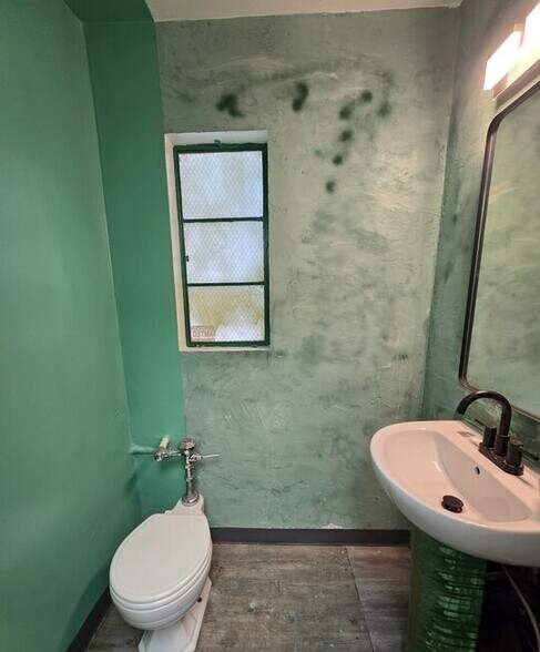 More Photos Of 175-177 S Robertson Blvd, Beverly Hills Storefront For Lease