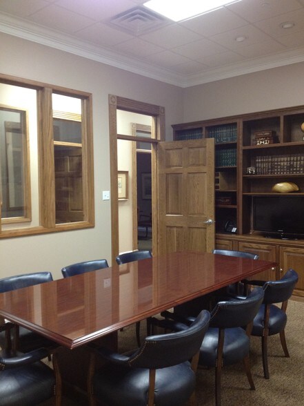 More Photos Of 800 S Lewis St, New Iberia Office For Lease