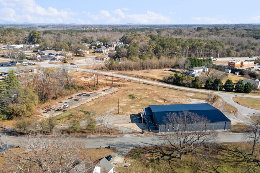 More Photos Of 207 N Kenneth St, Walhalla Warehouse For Lease