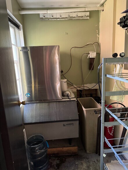 More Photos Of 1505 E Portland Rd, Newberg Restaurant For Lease