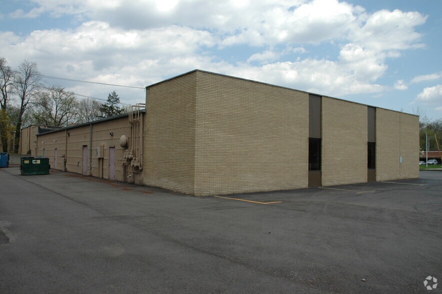 More Photos Of 16325-16349 Middlebelt Rd, Livonia Freestanding For Lease