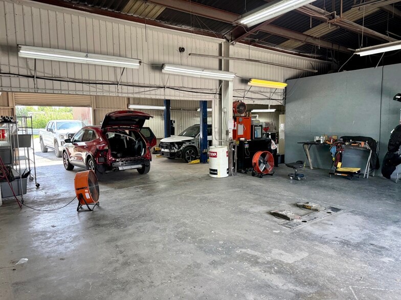 More Photos Of 1830 Jackson Keller Rd, San Antonio Warehouse For Sale