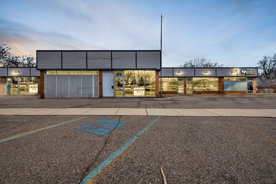 More Photos Of 307-341 E 11 Mile Rd, Madison Heights Freestanding For Sale