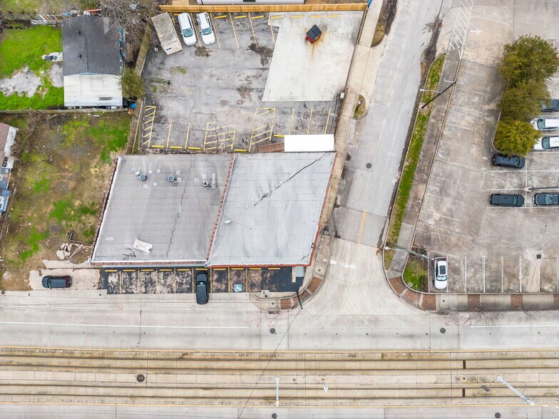 More Photos Of 5208 Harrisburg Blvd, Houston Storefront For Sale