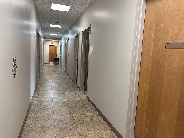 More Photos Of 26 Midway St, Bristol Medical For Sale