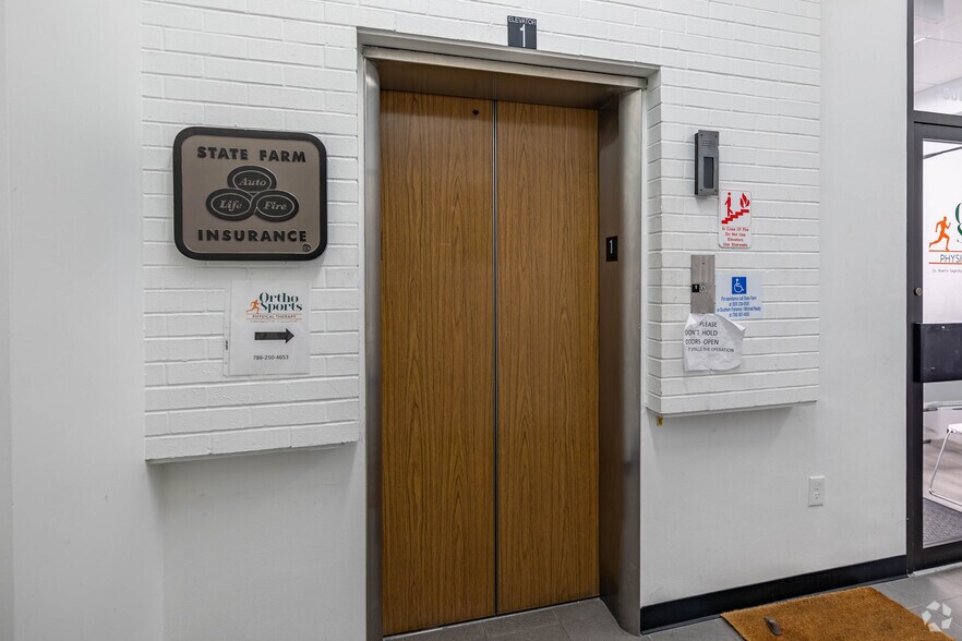 More Photos Of 11205 S Dixie Hwy, Pinecrest Bank For Lease