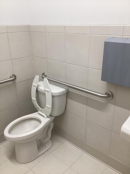 More Photos Of 1203 W Base St, Madison Unknown For Lease