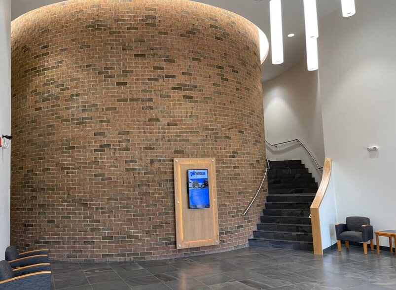 More Photos Of 480 W Dussel Dr, Maumee Office For Lease