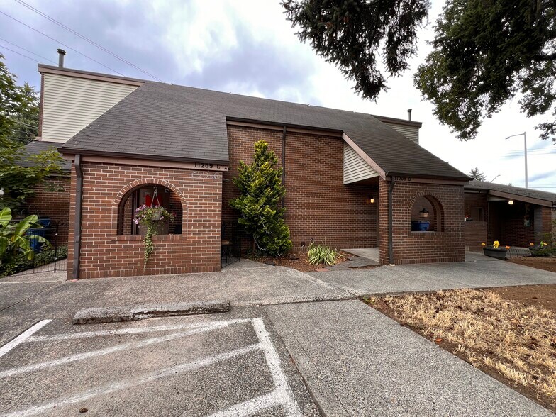 More Photos Of 11205-11307 NE 49th St, Vancouver Apartments For Sale