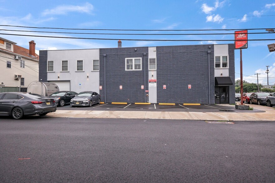 More Photos Of 19 Franklin St, Bloomfield Storefront Retail Office For Sale