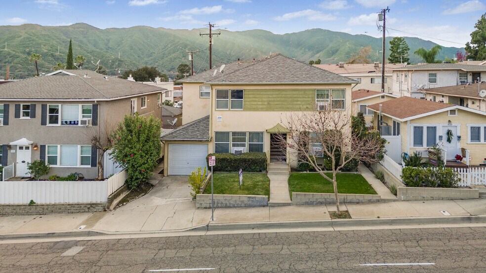 More Photos Of 4123 Ocean View Blvd, Montrose Apartments For Sale