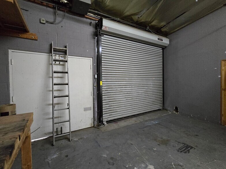More Photos Of 2201 N Hollywood Way, Burbank Showroom For Lease