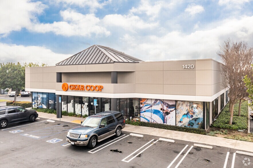 Primary Photo Of 1420 Village Way, Santa Ana Showroom For Lease
