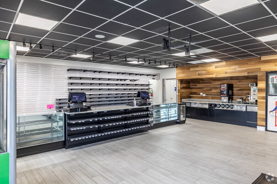 More Photos Of 1290 Lantana Rd, Lake Worth Convenience Store For Lease