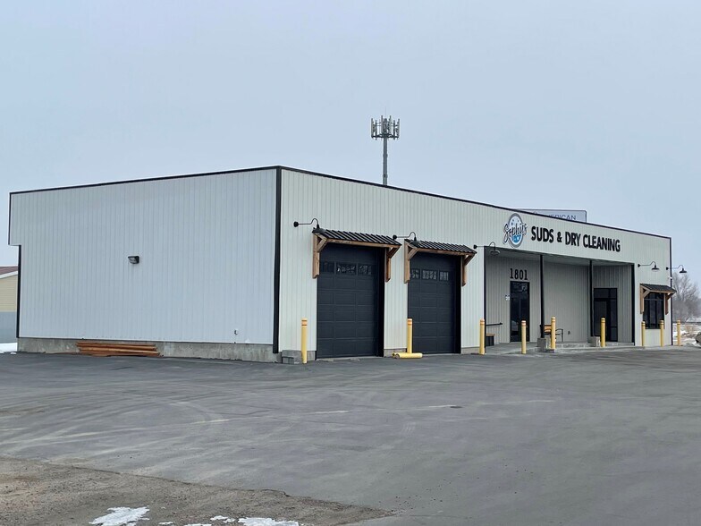 More Photos Of 1801 E Airport Rd, Blackfoot Freestanding For Lease