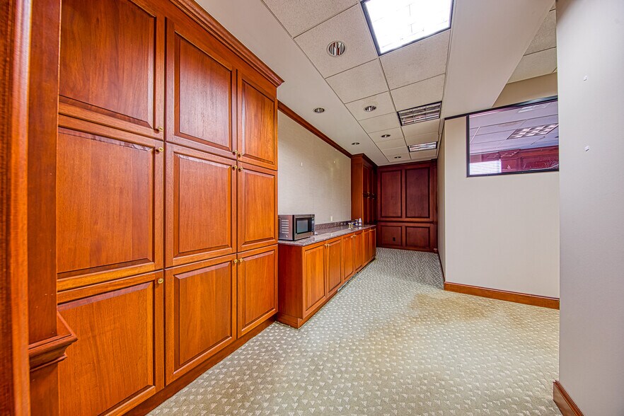 More Photos Of 1300 N Sam Houston Pky E, Houston Office Residential For Lease