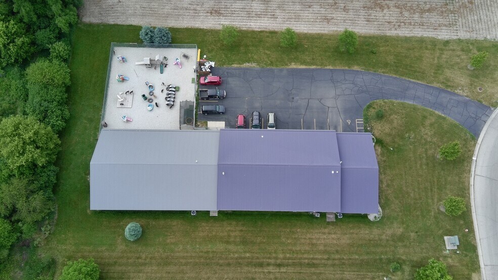 More Photos Of 4030 Commercial Dr, Janesville Manufacturing For Sale