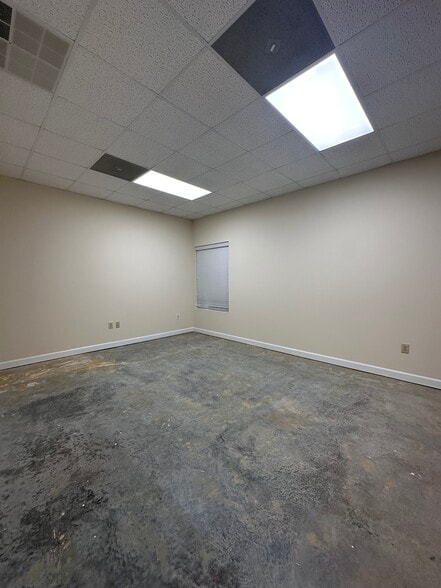 More Photos Of 3721 Lynn Rd, Raleigh Unknown For Lease