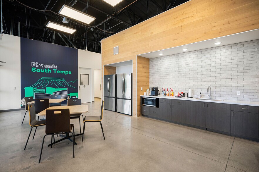 More Photos Of 9801 S 51st St, Phoenix Showroom For Lease