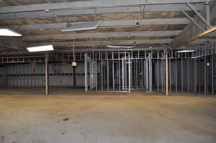 More Photos Of 1501 S Blue Bell Rd, Brenham Warehouse For Sale