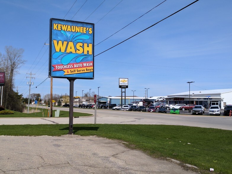 More Photos Of 921 Marquette Dr, Kewaunee Carwash For Sale
