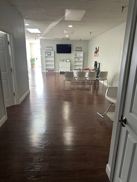 More Photos Of 830 Fairview Ave, Bowling Green Storefront Retail Office For Lease