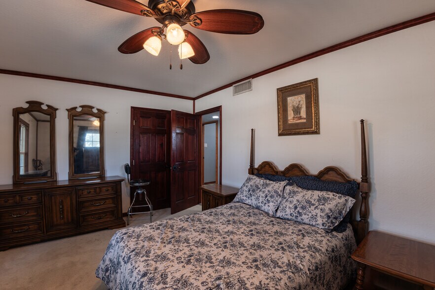 More Photos Of 1000 N 5th St, Kenedy Land For Sale