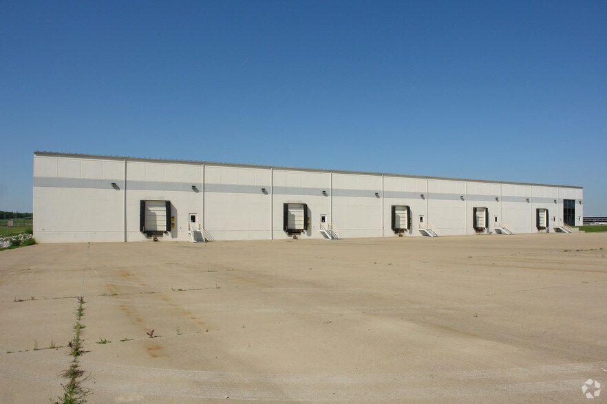 More Photos Of 2401 William Brooks Dr, Evansville Warehouse For Lease