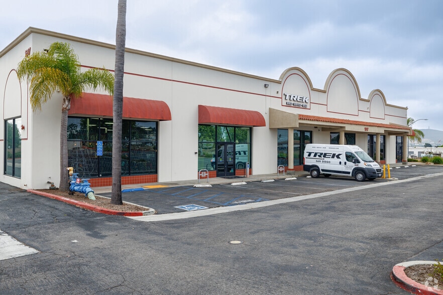 More Photos Of 1617 Capalina Rd, San Marcos Showroom For Lease