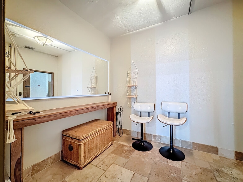 More Photos Of 1001 Manatee Ave, Bradenton Storefront Retail Office For Sale