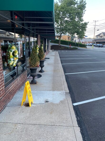More Photos Of 401-407 Freeport Rd, Blawnox Storefront Retail Residential For Lease
