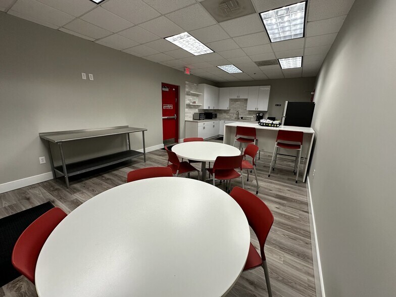 More Photos Of 3800 Camp Creek Pky, Atlanta Light Distribution For Lease