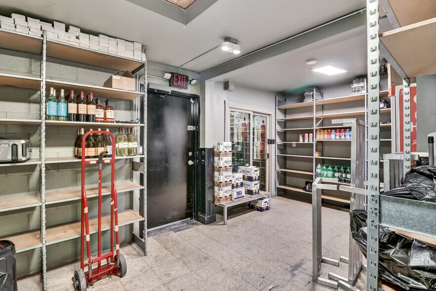 More Photos Of 3715 International Blvd, Oakland Convenience Store For Sale